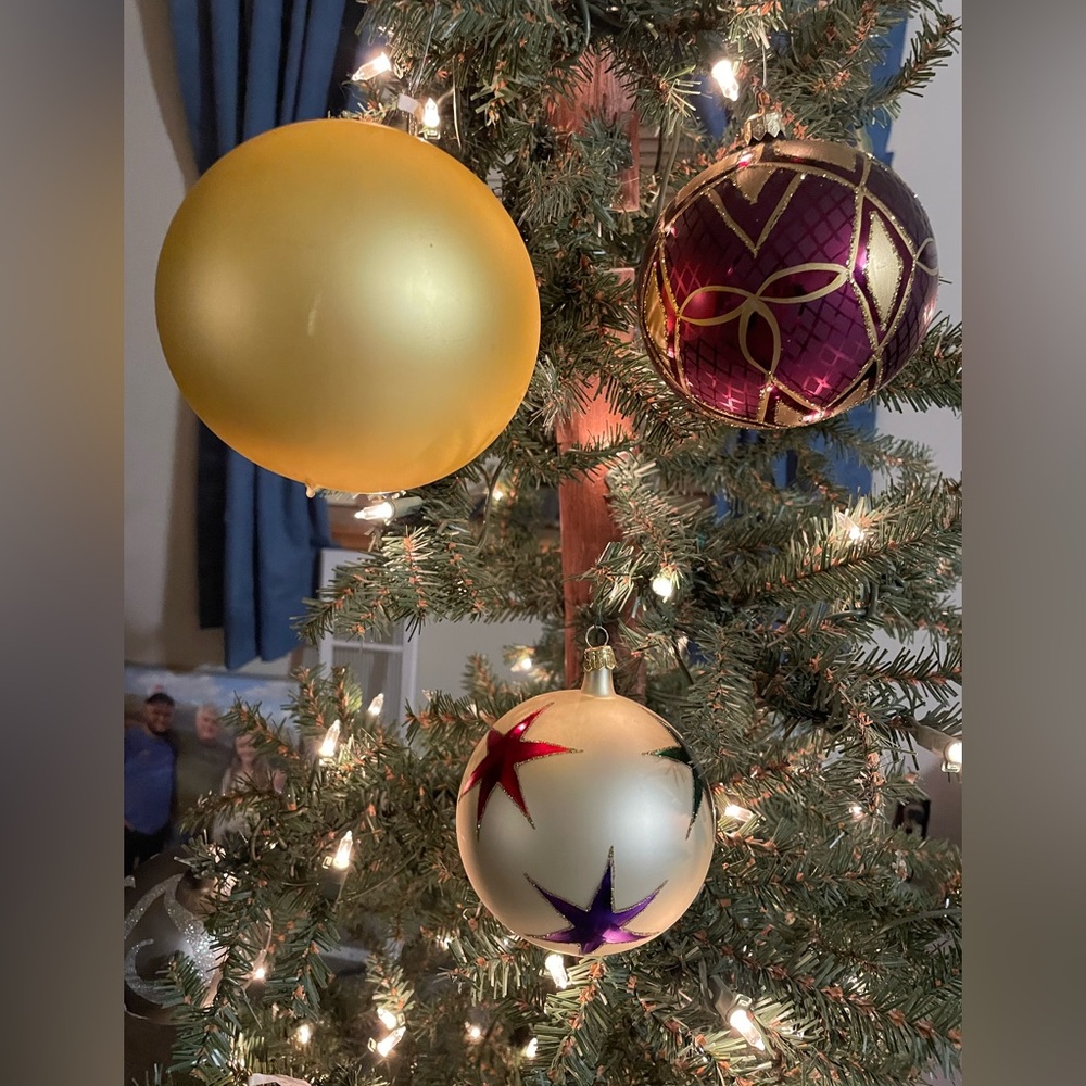 Elegant Gold and Purple Holiday Ornaments